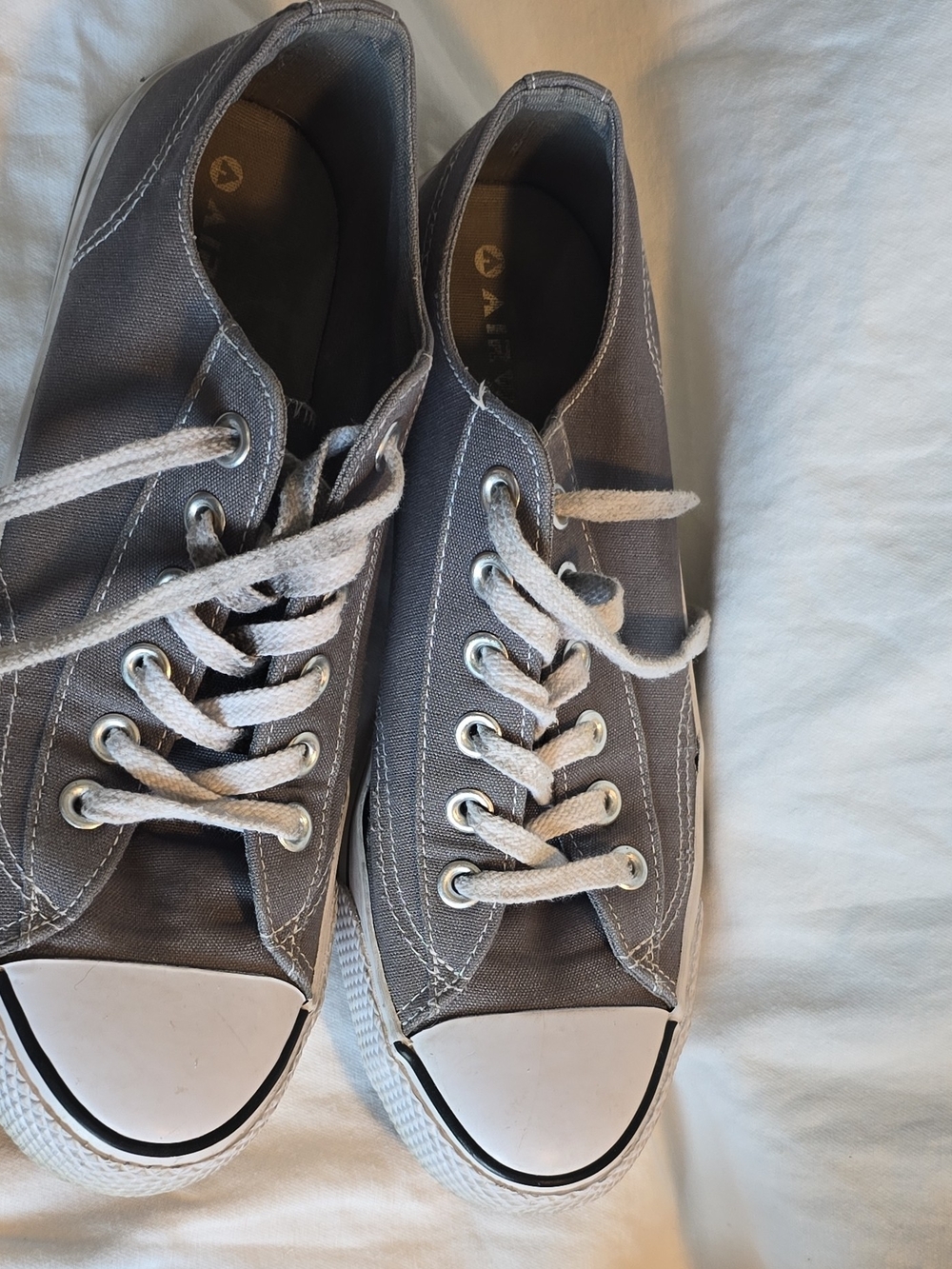 Air Walk Men's Casual Gray Canvas Lace-Up Sneakers